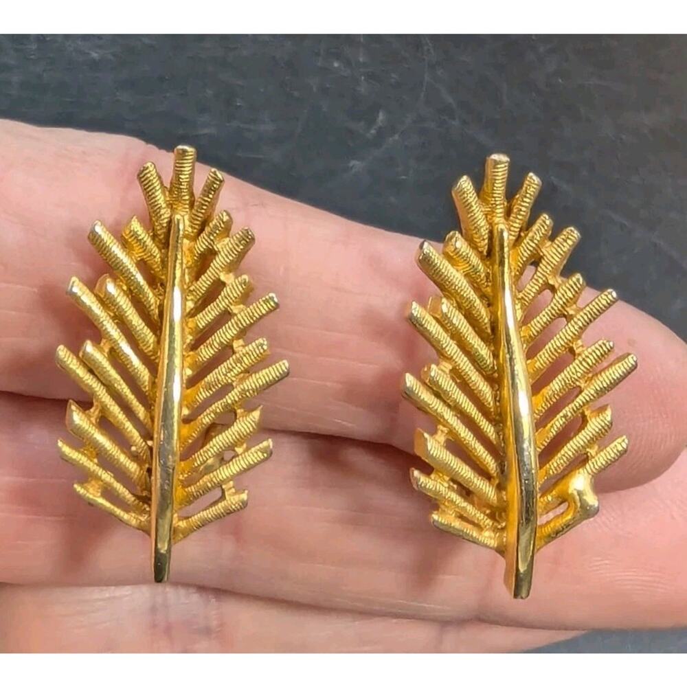 Vintage Gold Tone Leaf Textured Clip On Earrings